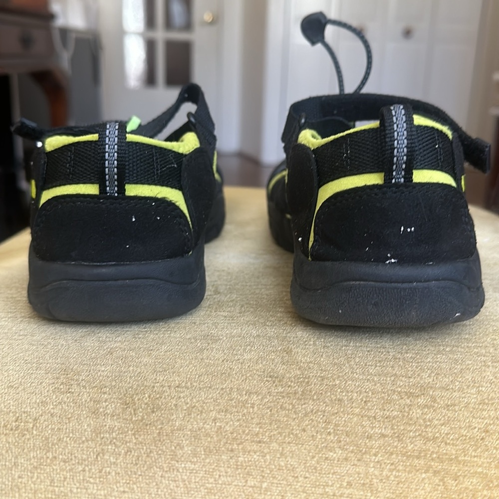 KEEN Women's Whisper Closed Toe Sport Sandals Hiking Slip-on Shoes Size 38, US 6 - Picture 12 of 16